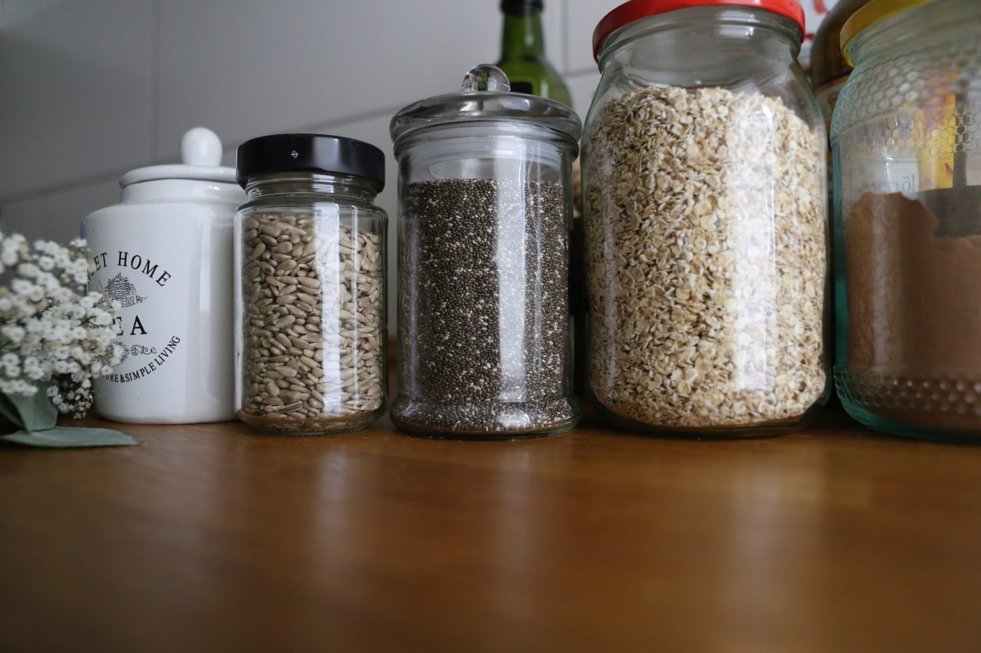 A guide on how to set up a small kitchen without the usual clutter
